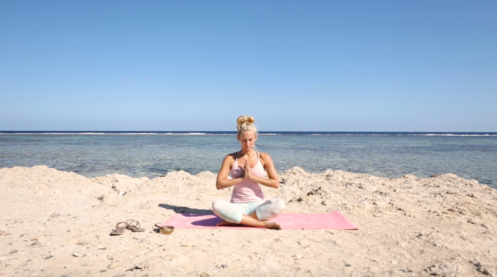Online yoga yogales egypte benen houdingen rayette rebecca